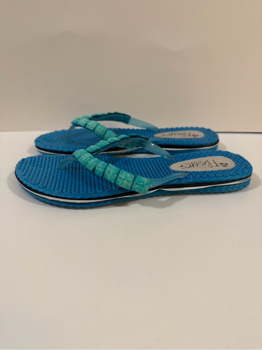 3/$20 Fleurs by Flurry Blue Flip Flops Size 7 NWOT